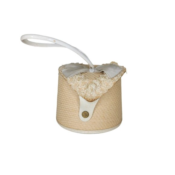 Vintage Heart-Shaped Woven Beige Purse With Handle & Bow Accent - Picture 10 of 11